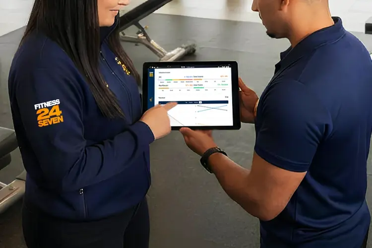 Realizamos una valoración de ingreso para conocer tus condiciones iniciales y ayudarte a establecer un entrenamiento más adecuado para tus objetivos.